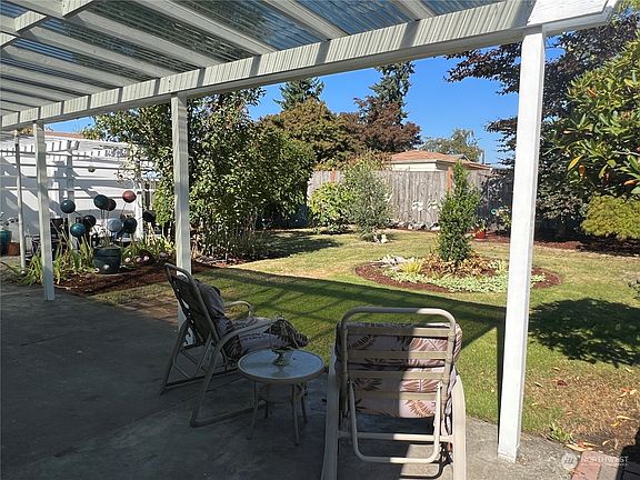 3rd image of 1109 Violet Meadow Street S