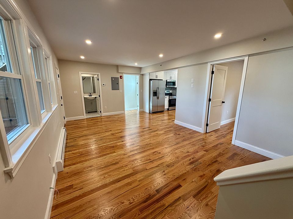 1st image of 544R Salem St #3
