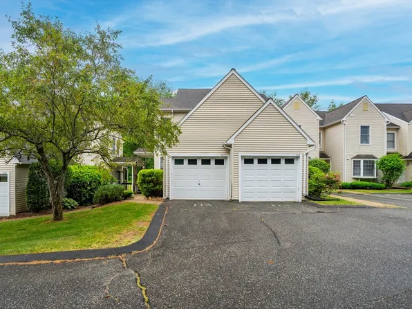 11 Castlegate Dr #A, Springfield, MA 01129