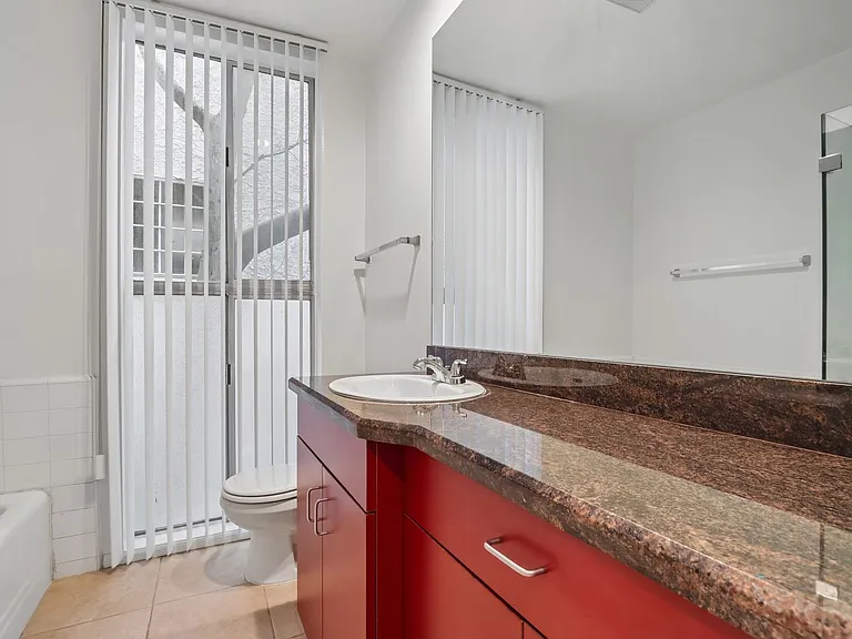116 N Wetherly Dr — Photo 7