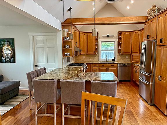5th image of 55 Paumanake Rd