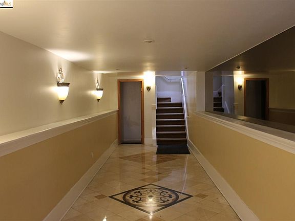 3rd image of 545 Ashbury St APT 4