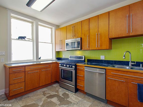 2nd image of 3088 N Milwaukee Ave #2
