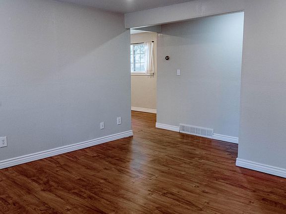 3rd image of 620 E Willamette Ave