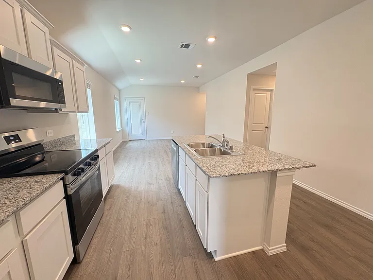 3330 Catamount Dr — Photo 5