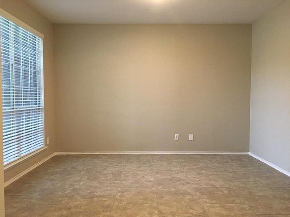5th image of 805 Camellia Ct