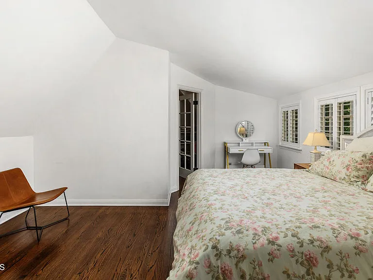 840 Victoria Dr — Photo 28