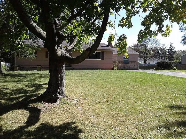 72 Guildhall Rd — Photo 3