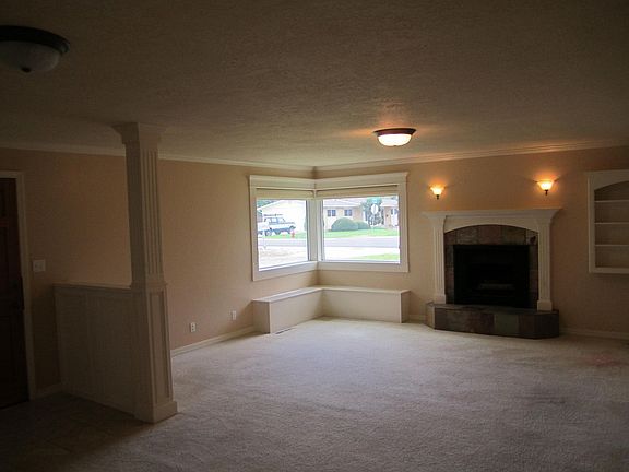Living room to the main house.