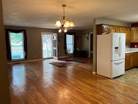 4th image of 1115 Honeysuckle Ln
