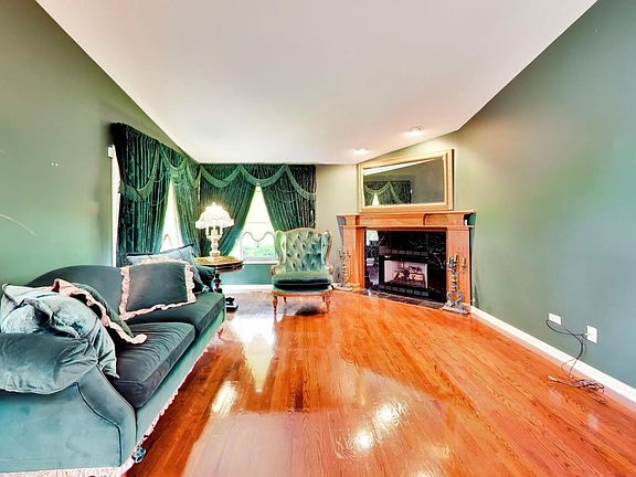 3rd image of 110 Commons Dr