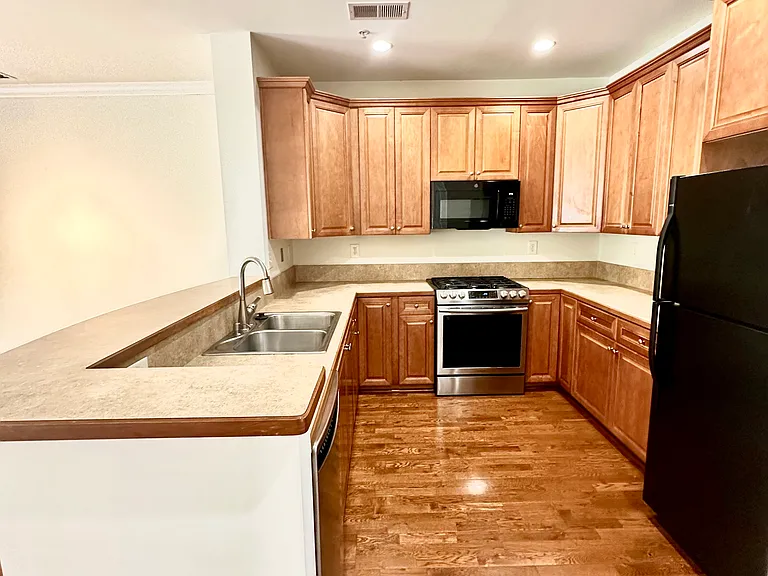 955 Bolling Ave #103 — Photo 6