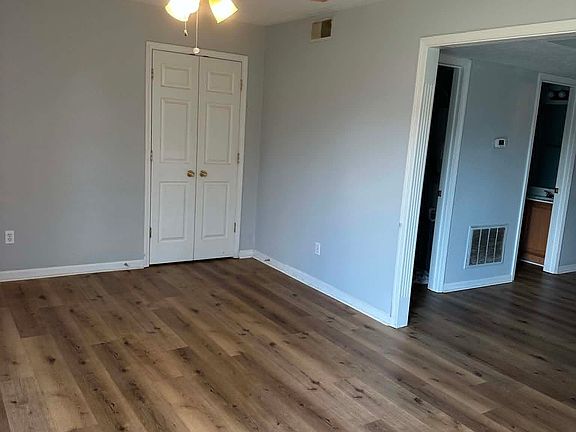4th image of 100 Stockton Ct APT B