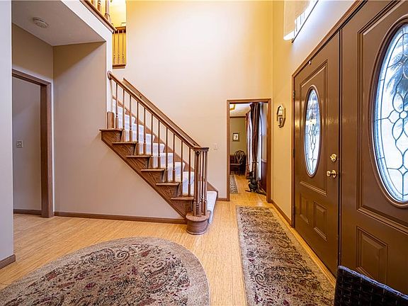 3rd image of 7185 Summerhill Dr