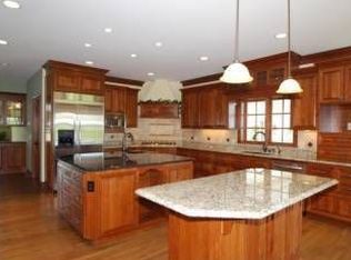 14075 N Pine Blf, Mequon, WI 53097