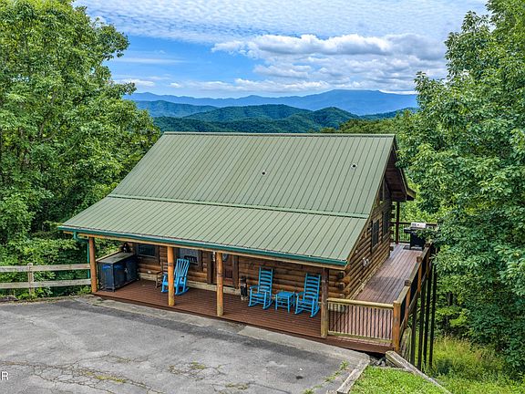 2nd image of 989 Autumn Ridge Way