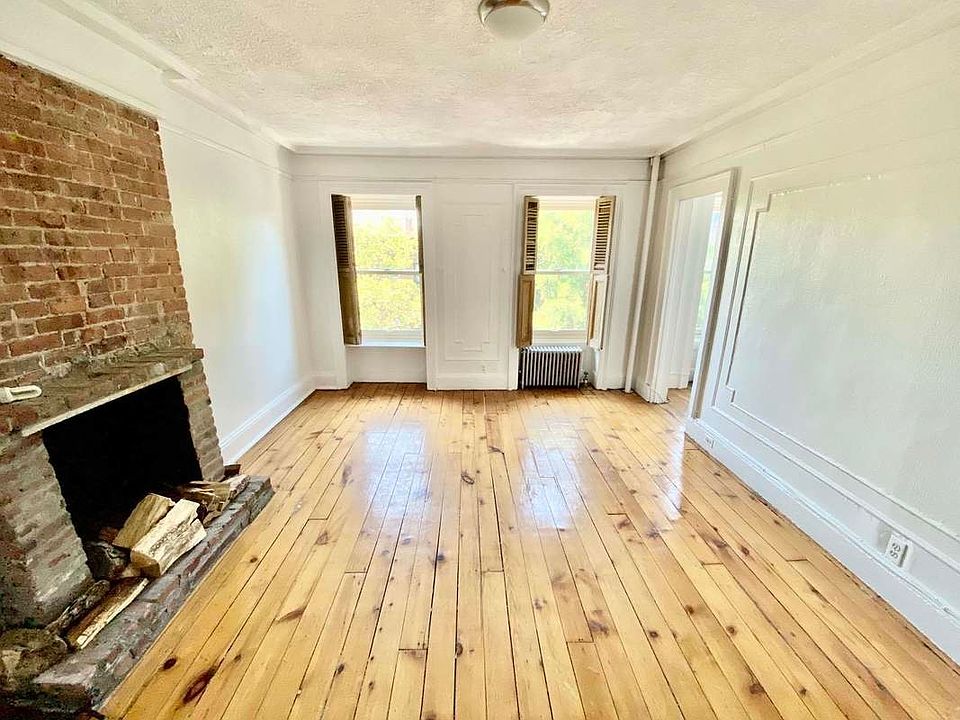 1st image of 393 Sackett St Floor 3