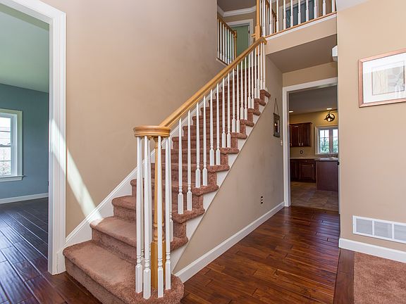 3rd image of 112 Jacobs Dr