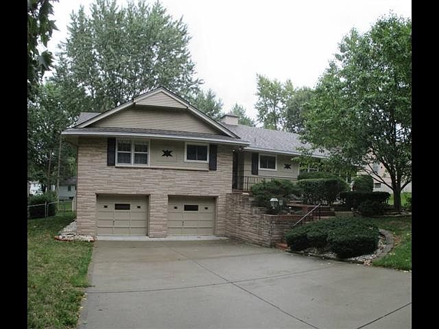 2nd image of 10408 E 82nd St