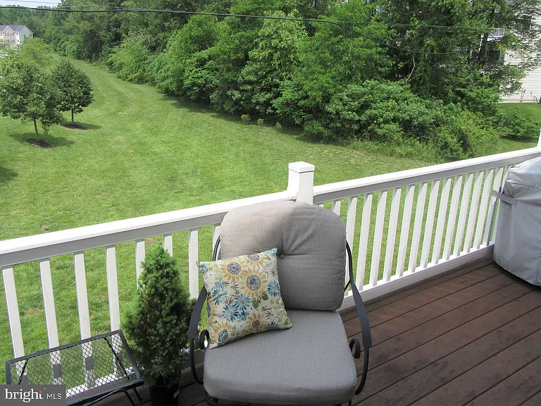 524 Jacobsen Dr — Photo 2