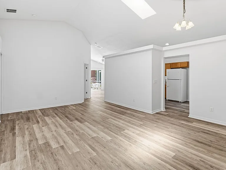 210 Pine Cone Dr — Photo 7