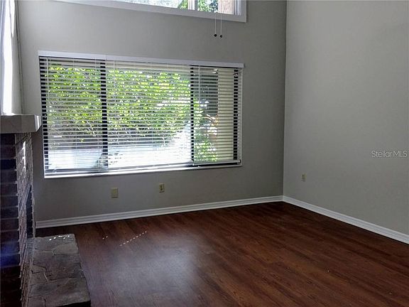 5th image of 127 Crown Point Cir #127