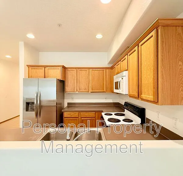 855 NW Ivy St — Photo 6