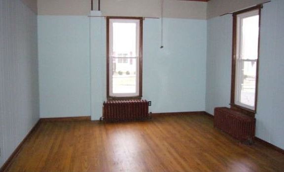 4th image of 141 Lilac Ln