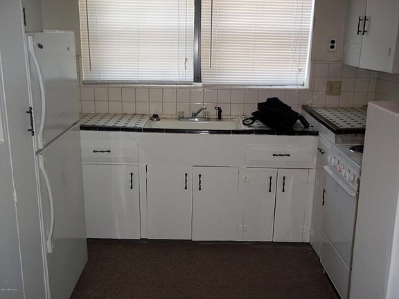 2nd image of 2849 Herschel St APT 4