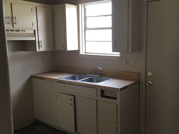 3rd image of 1225 Estelle St