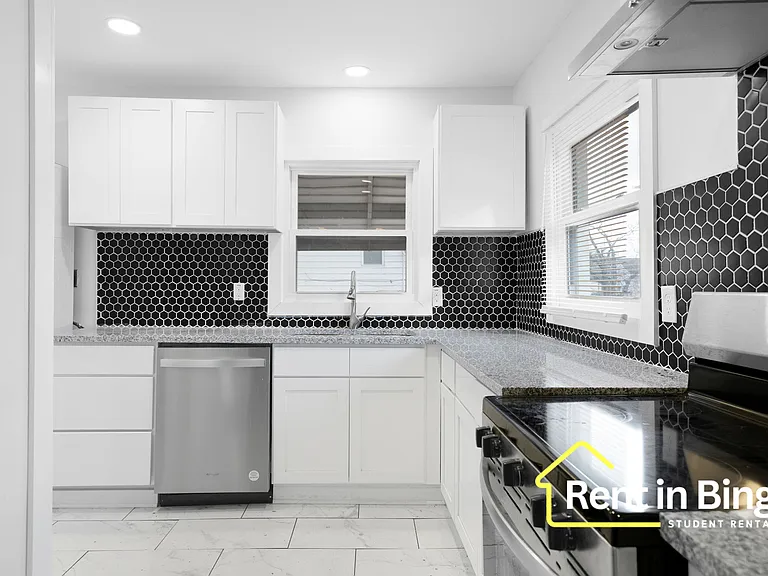 38 Seminary Ave — Photo 6