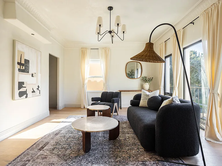 144 N Clark Dr #202 — Photo 3