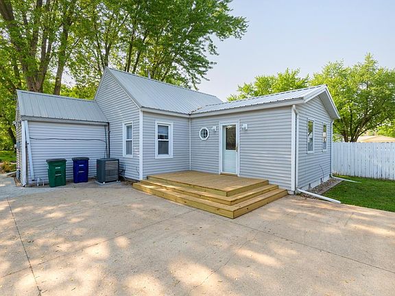3rd image of 615 Boelling Ave
