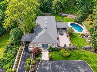 99 Grandview Rd, Wernersville, PA 19565