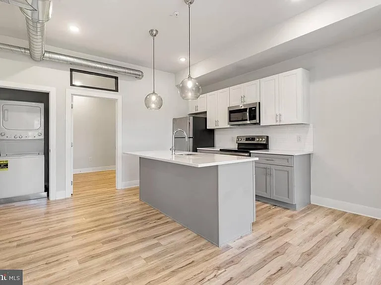 2440 Kensington Ave #203 — Photo 3