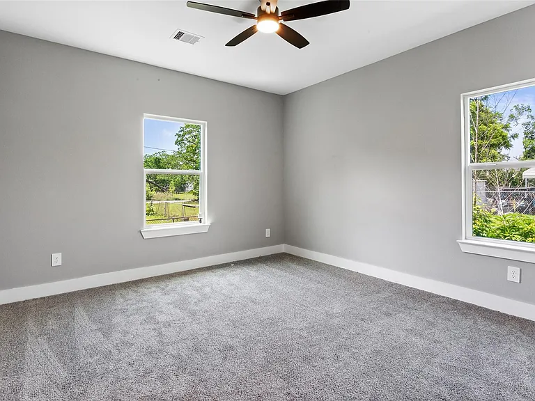 3220 Josephine St — Photo 16