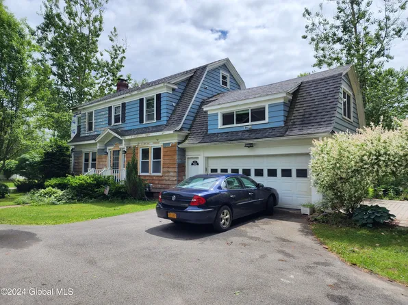 8 W Elm Street, Broadalbin, NY 12025