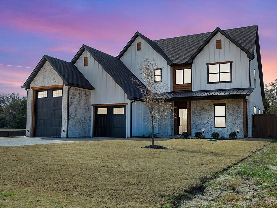 1st image of 745 Lake Day Dr