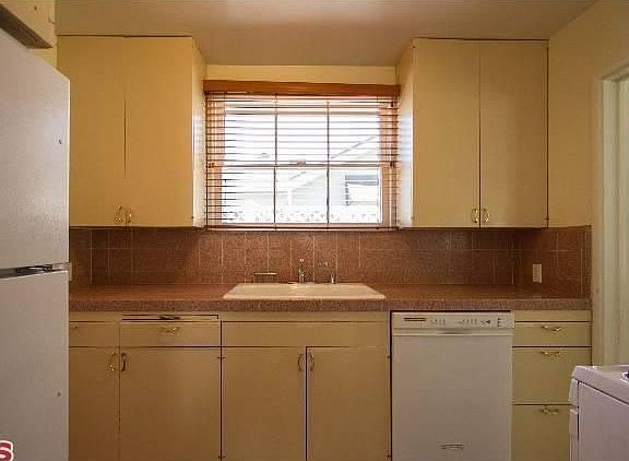 5th image of 10720 Cushdon Ave