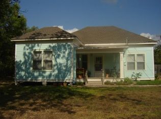 102 Huff St, Refugio, TX 78377