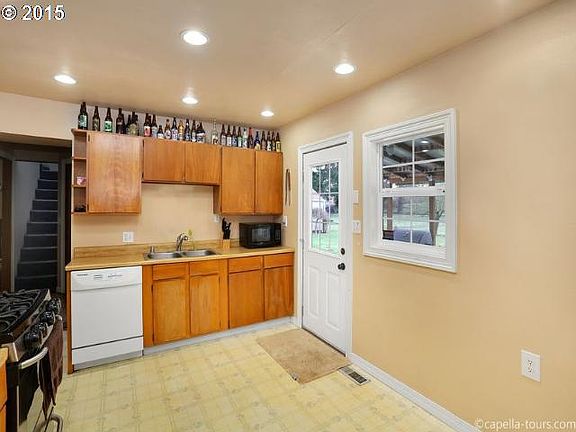 5th image of 4211 NE 42nd St