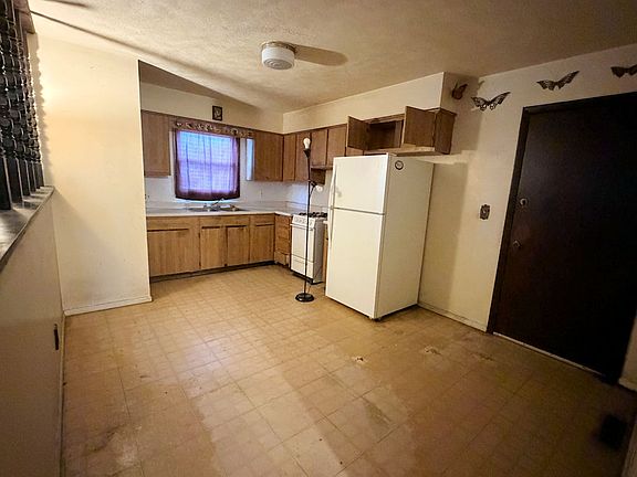 3rd image of 1020 Avenue E