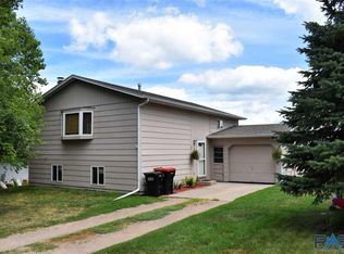 402 Maple St, Valley Springs, SD 57068