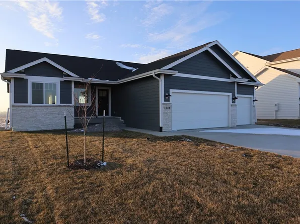 1208 Deer Ridge Dr NW, Bondurant, IA 50035
