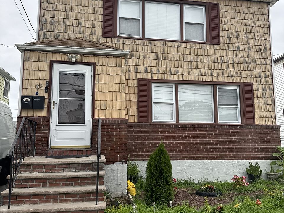 1st image of 42 Lawson Ave #2