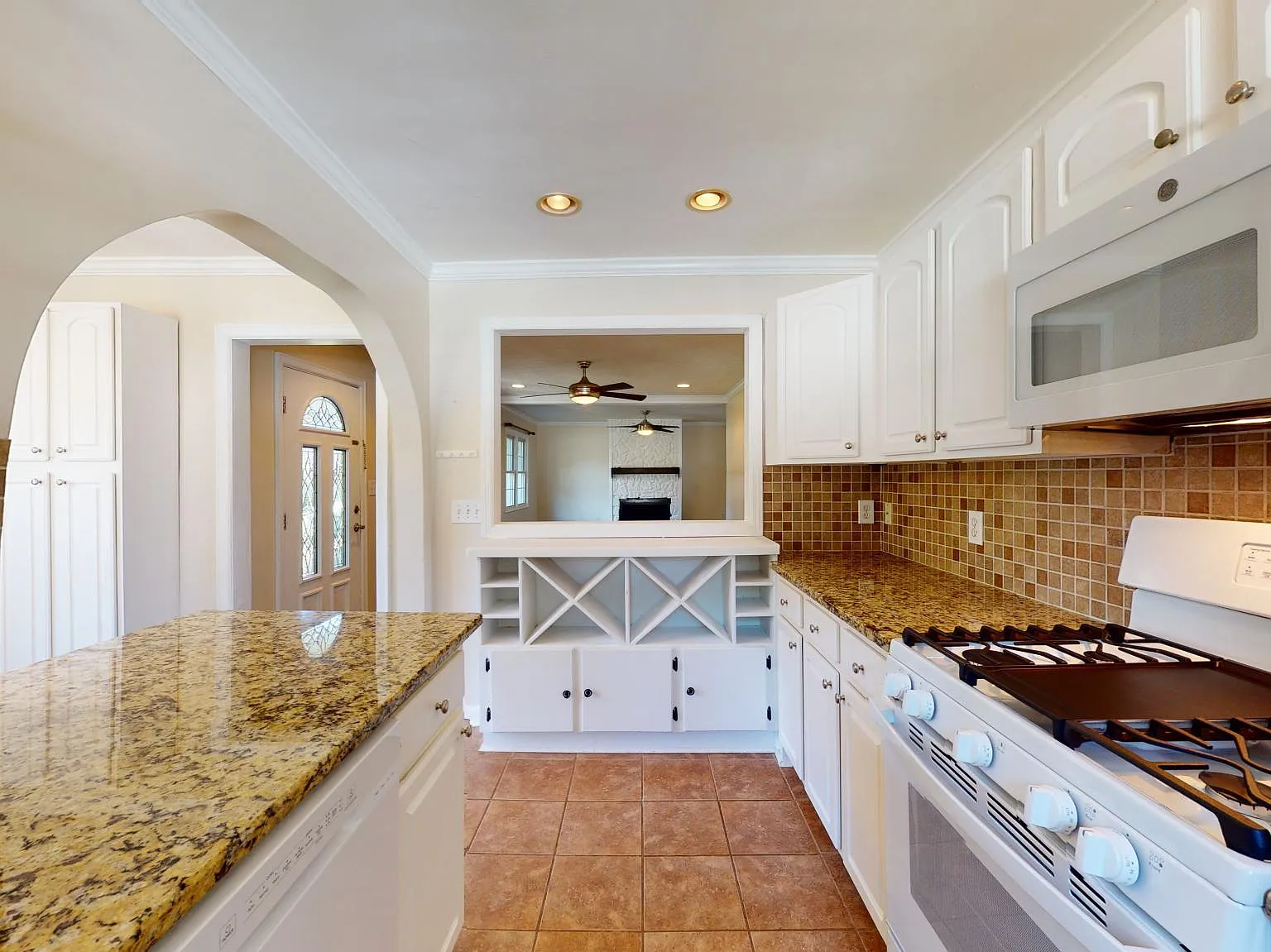 3 bed, 1735 sqft, $2,725 — Photo 1