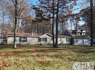 15 Tipperary Rd, Gladstone, MI 49837