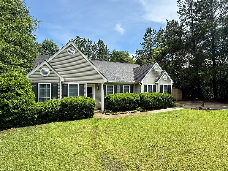 405 Whispering Ln — Photo 16
