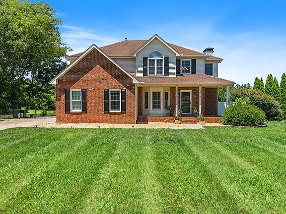 2nd image of 104 Kingston Ct