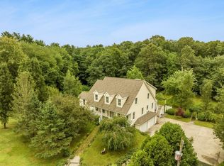 40 Quaker Ln, Acushnet, MA 02743